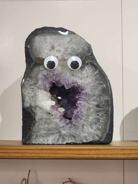 2.85kg Amethyst Cave